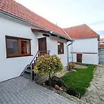 Feriehus U Anicky - Ve Vesnickem Stylu Se Zahradou